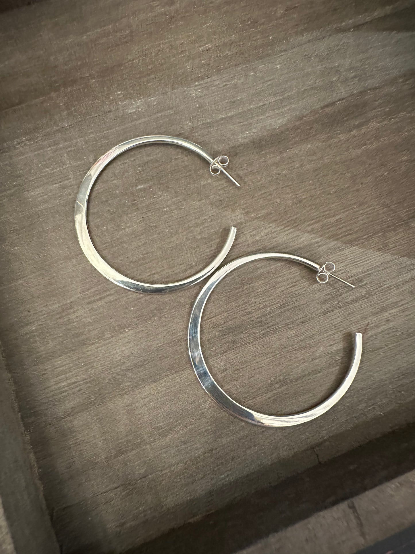 Athena SS Flat Hoop w/post