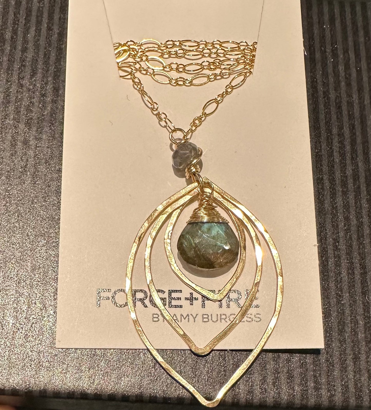 Forge and Fire Layla 3 leaf Nk Gold W/Stone