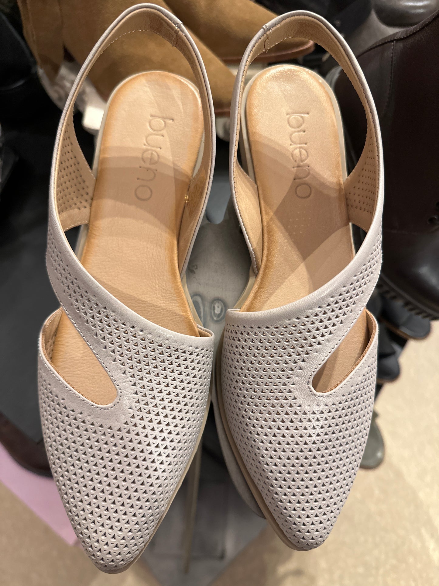 Bueno Bianca Perforated light grey