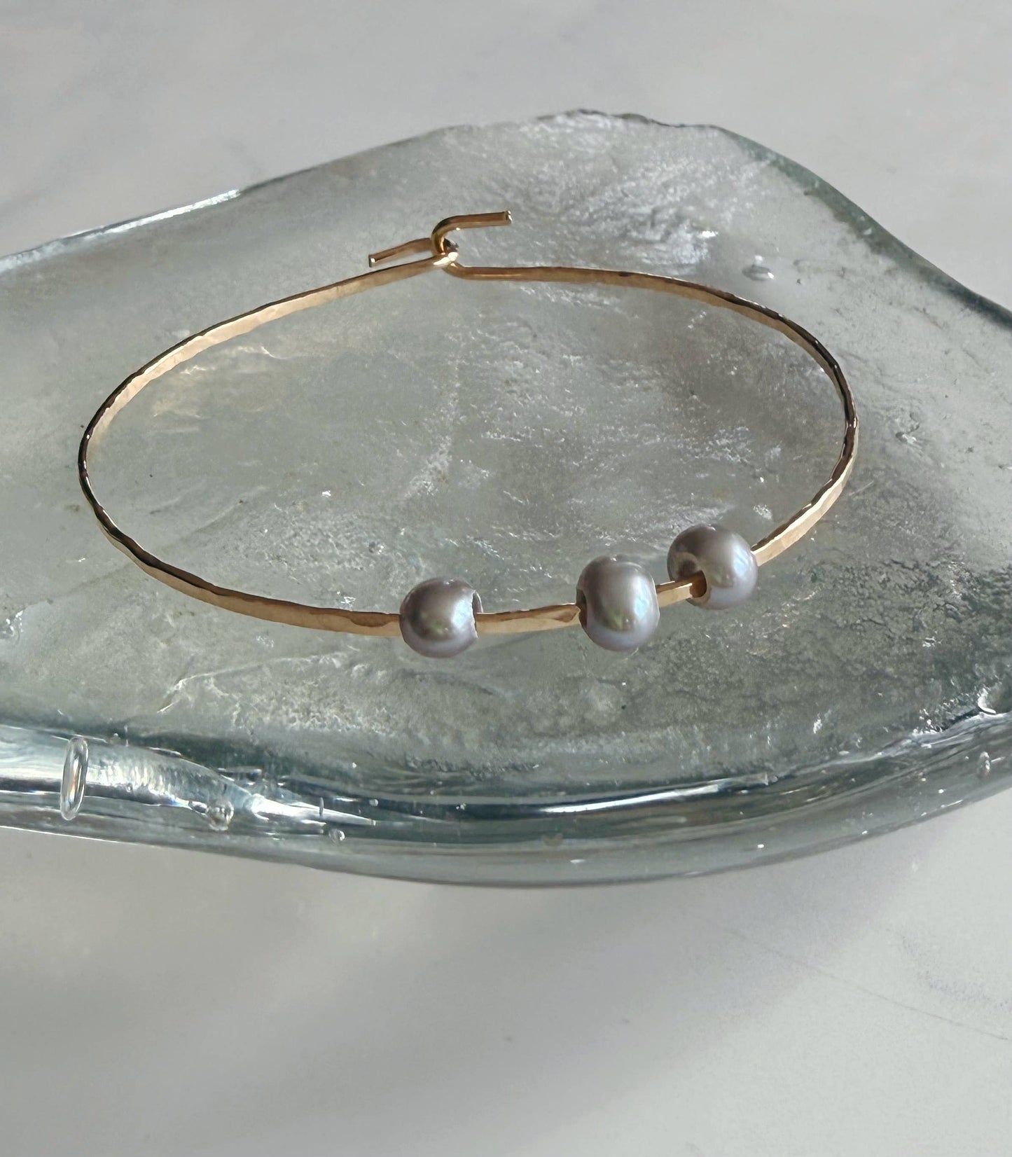 Modern sliding pearl cuff: Gold Filled / Cream