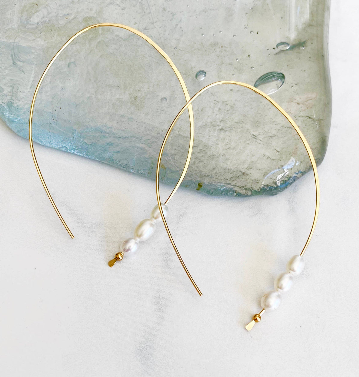 Modern pearl open hoops: Gold Filled
