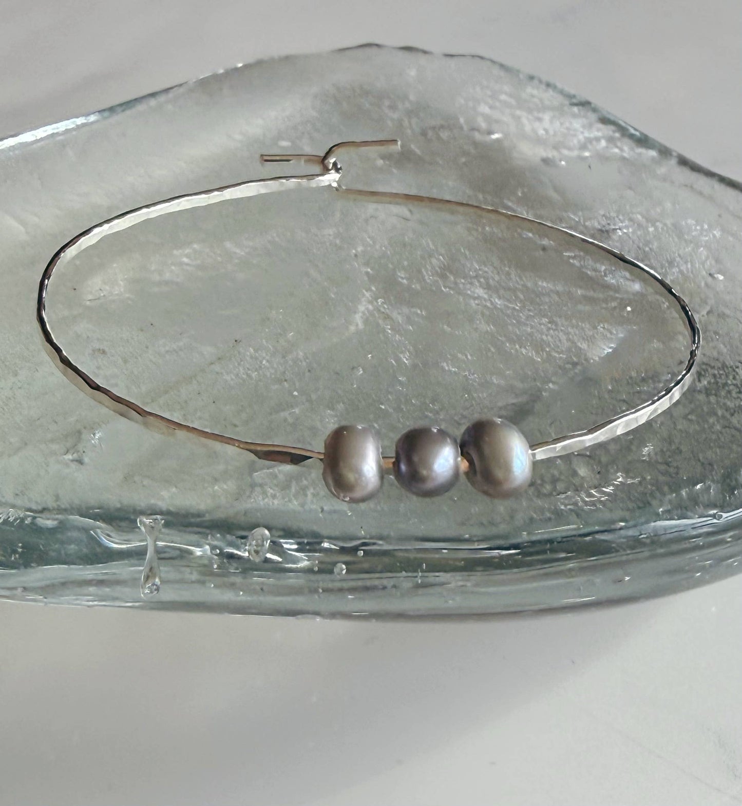 Modern sliding pearl cuff: Gold Filled / Cream