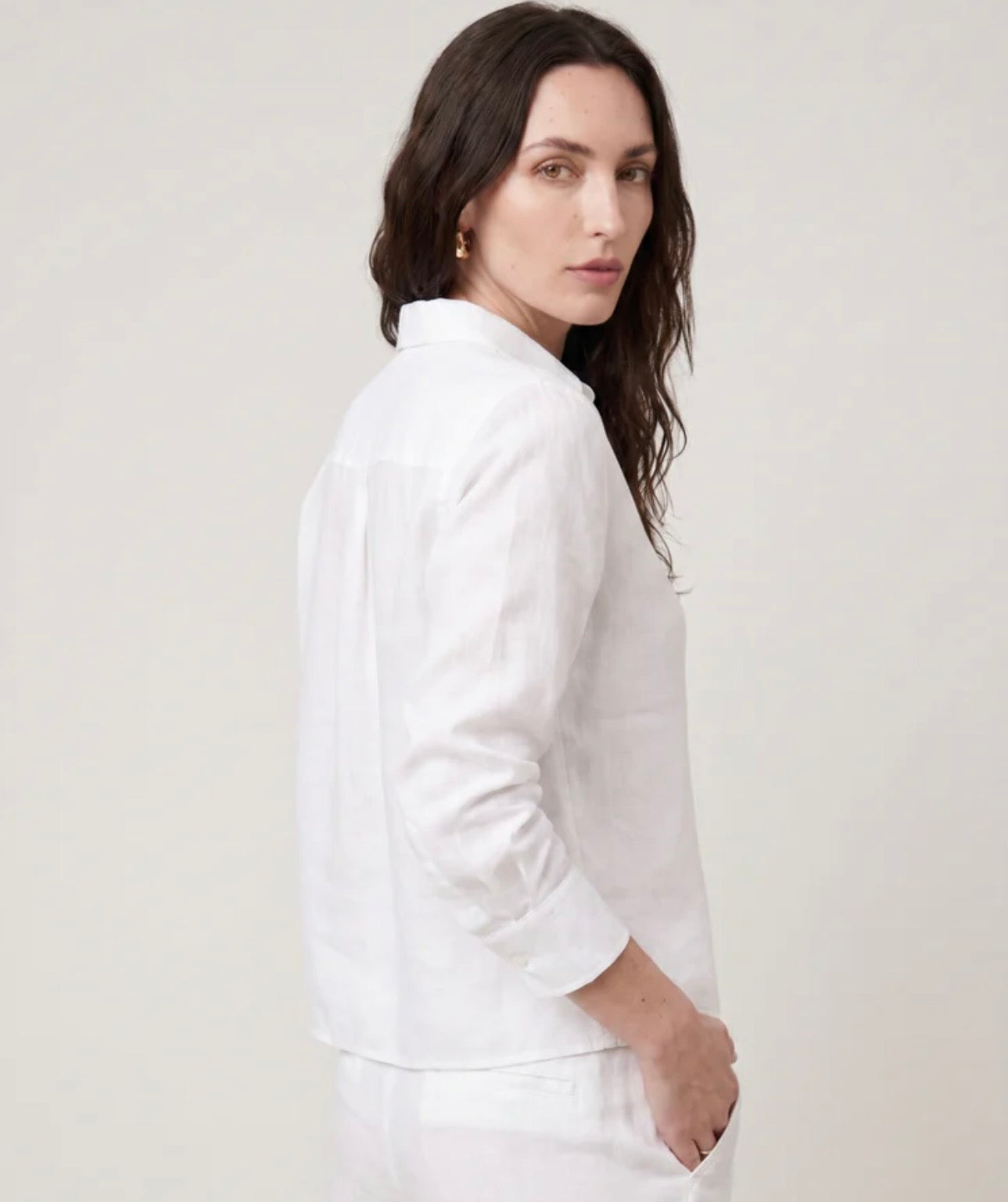 The Shirt The L/S Boxy Crop Linen Shirt