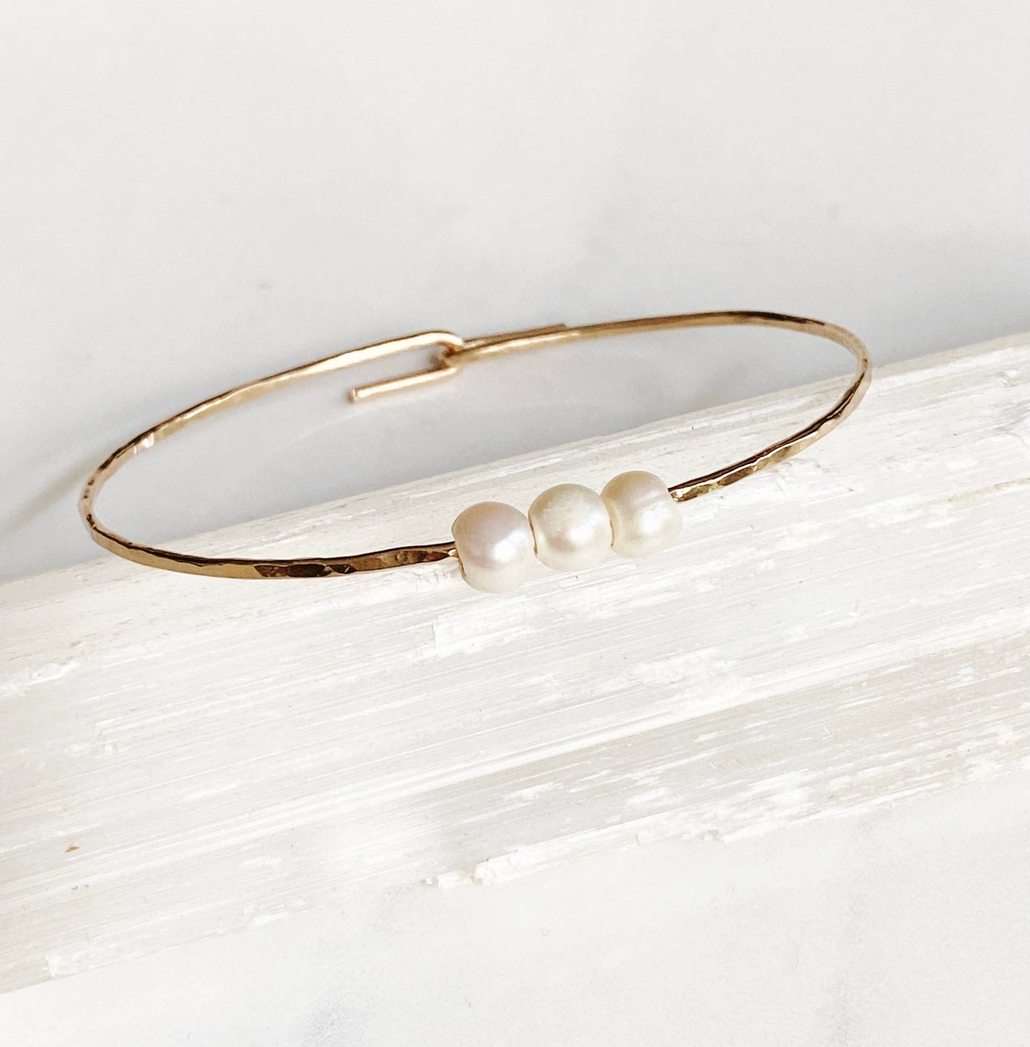 Modern sliding pearl cuff: Gold Filled / Cream
