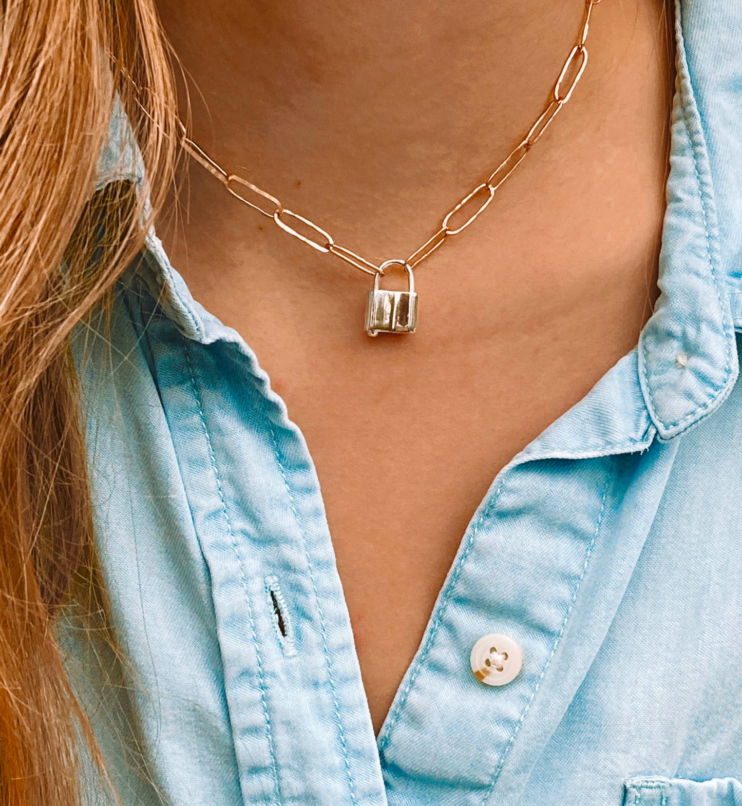 Hand forged link choker with lock