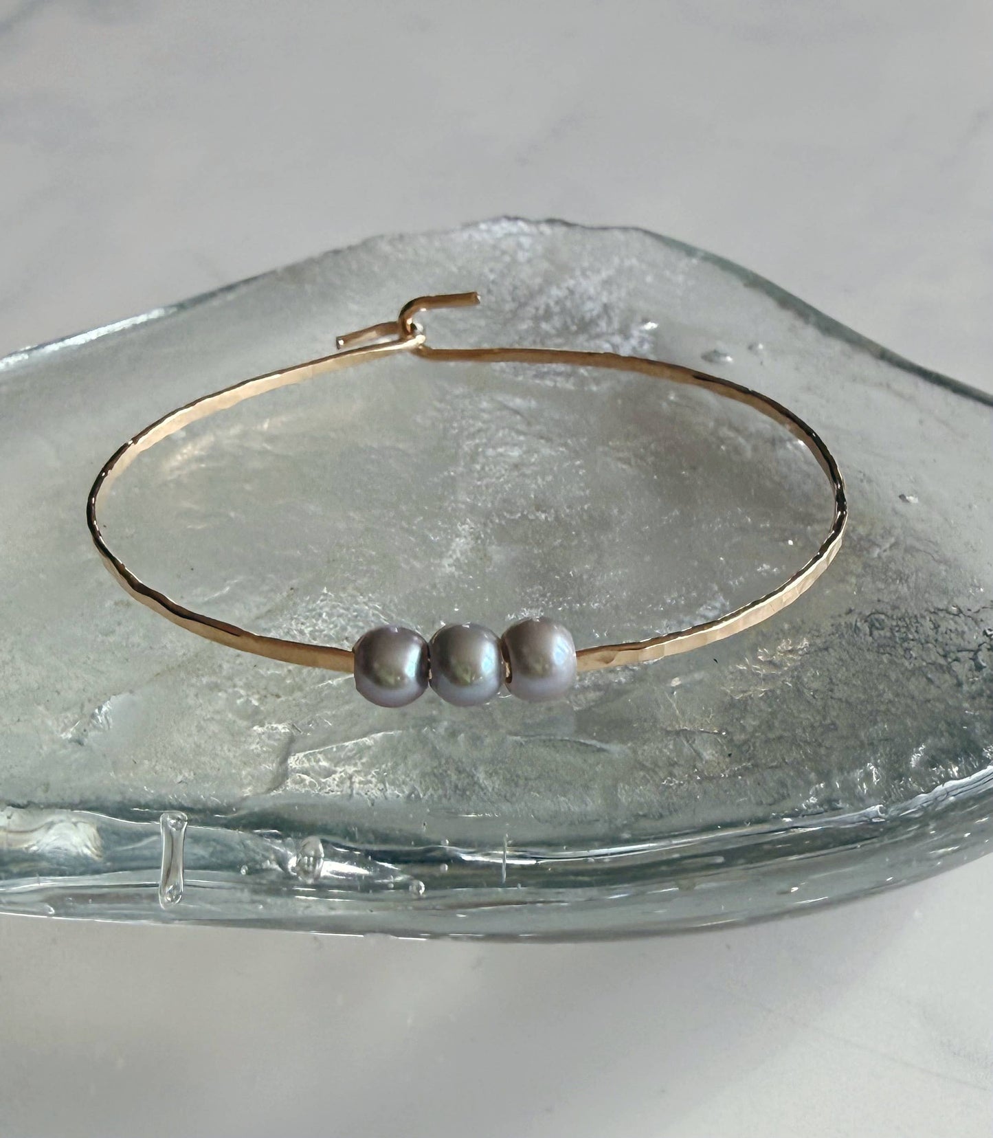 Modern sliding pearl cuff: Gold Filled / Cream