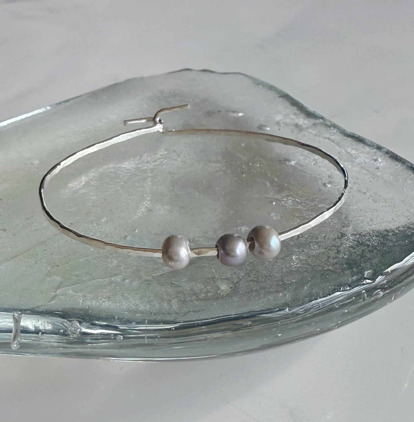 Modern sliding pearl cuff: Gold Filled / Cream
