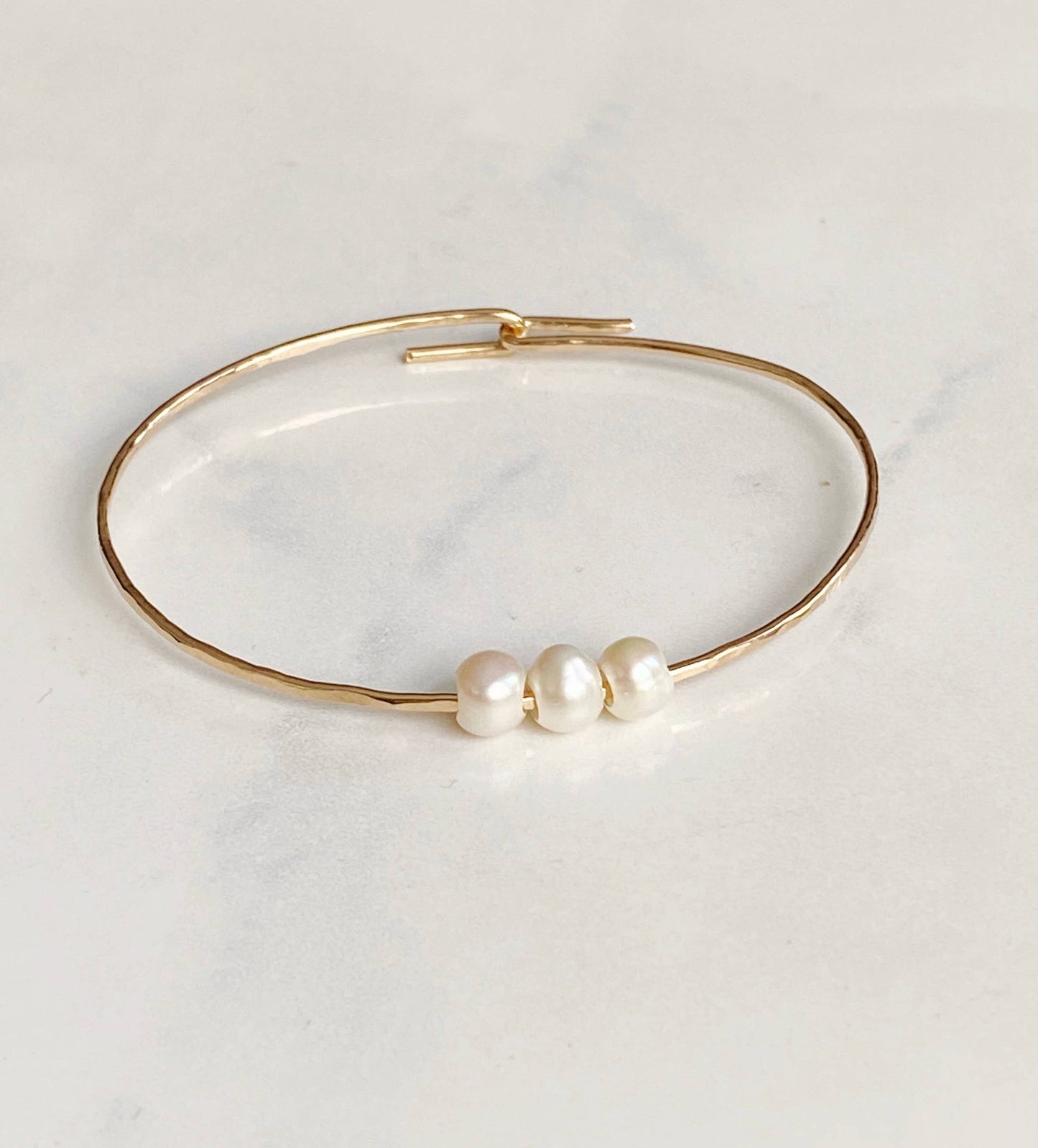Modern sliding pearl cuff: Gold Filled / Cream