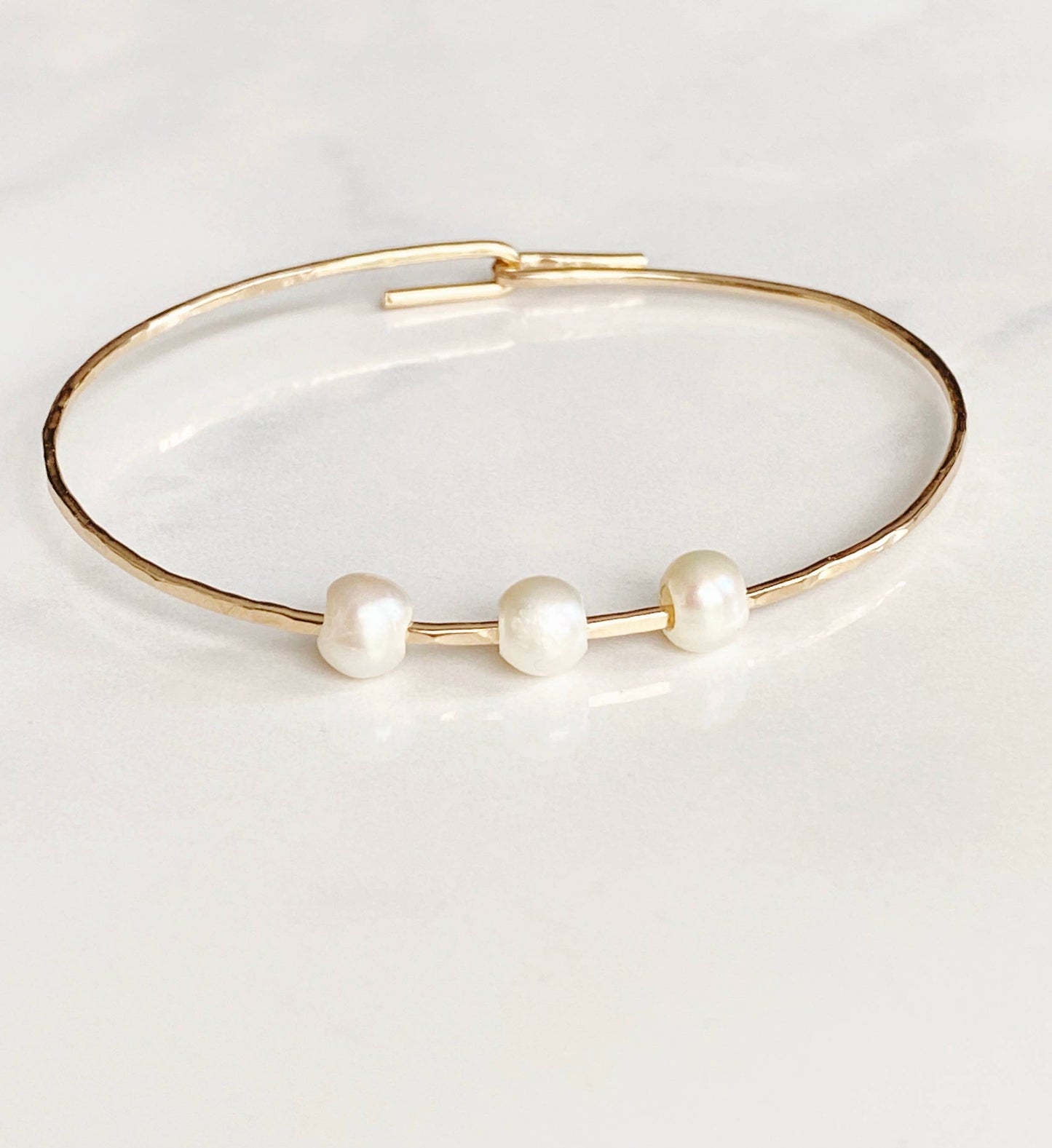 Modern sliding pearl cuff: Gold Filled / Cream