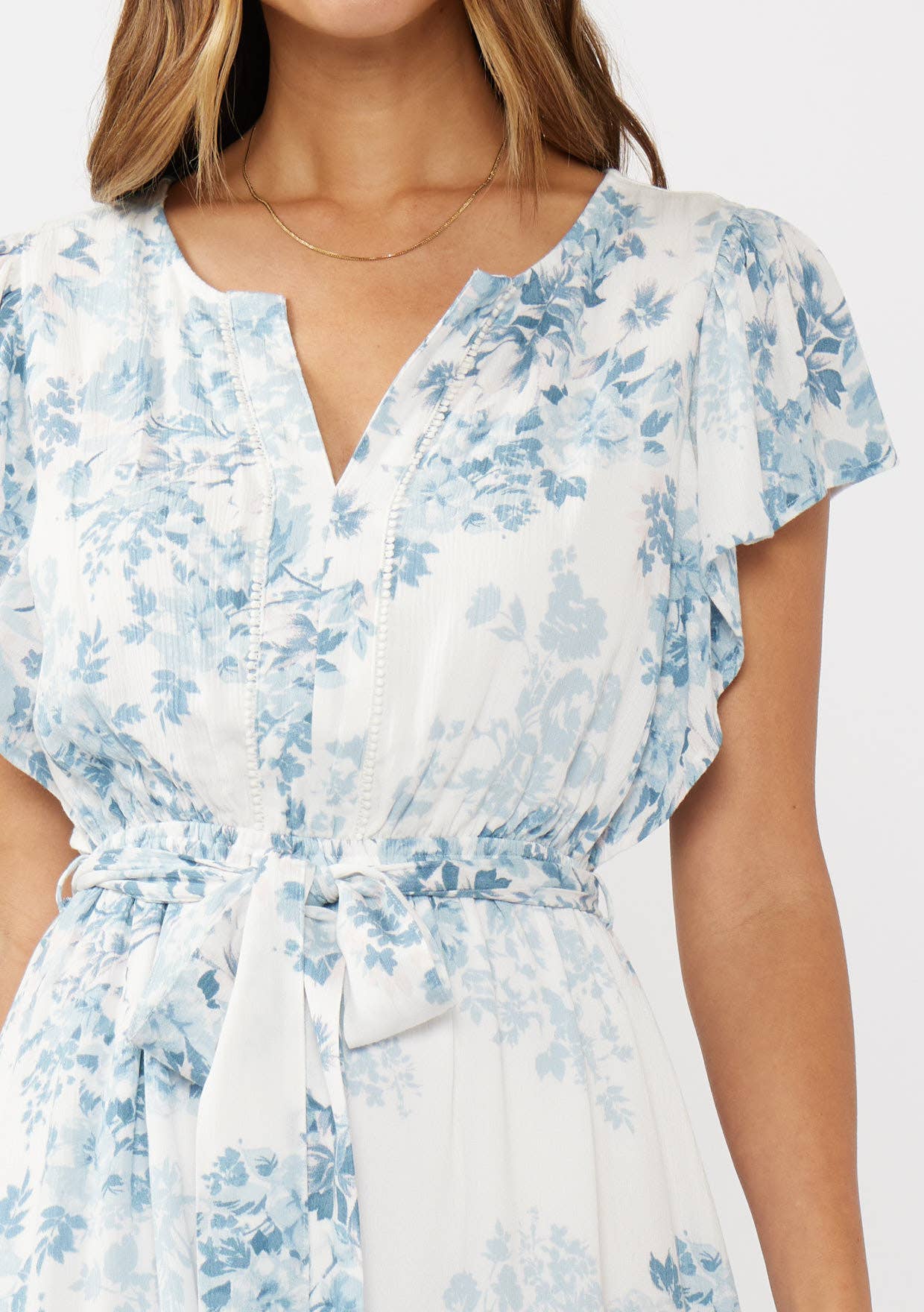 Floral Short Flutter Sleeve Belted Mini Dress: Ivory/Light Blue / S